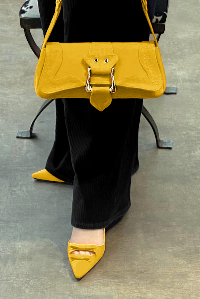 Dress small handbag in yellow leather - Worn view